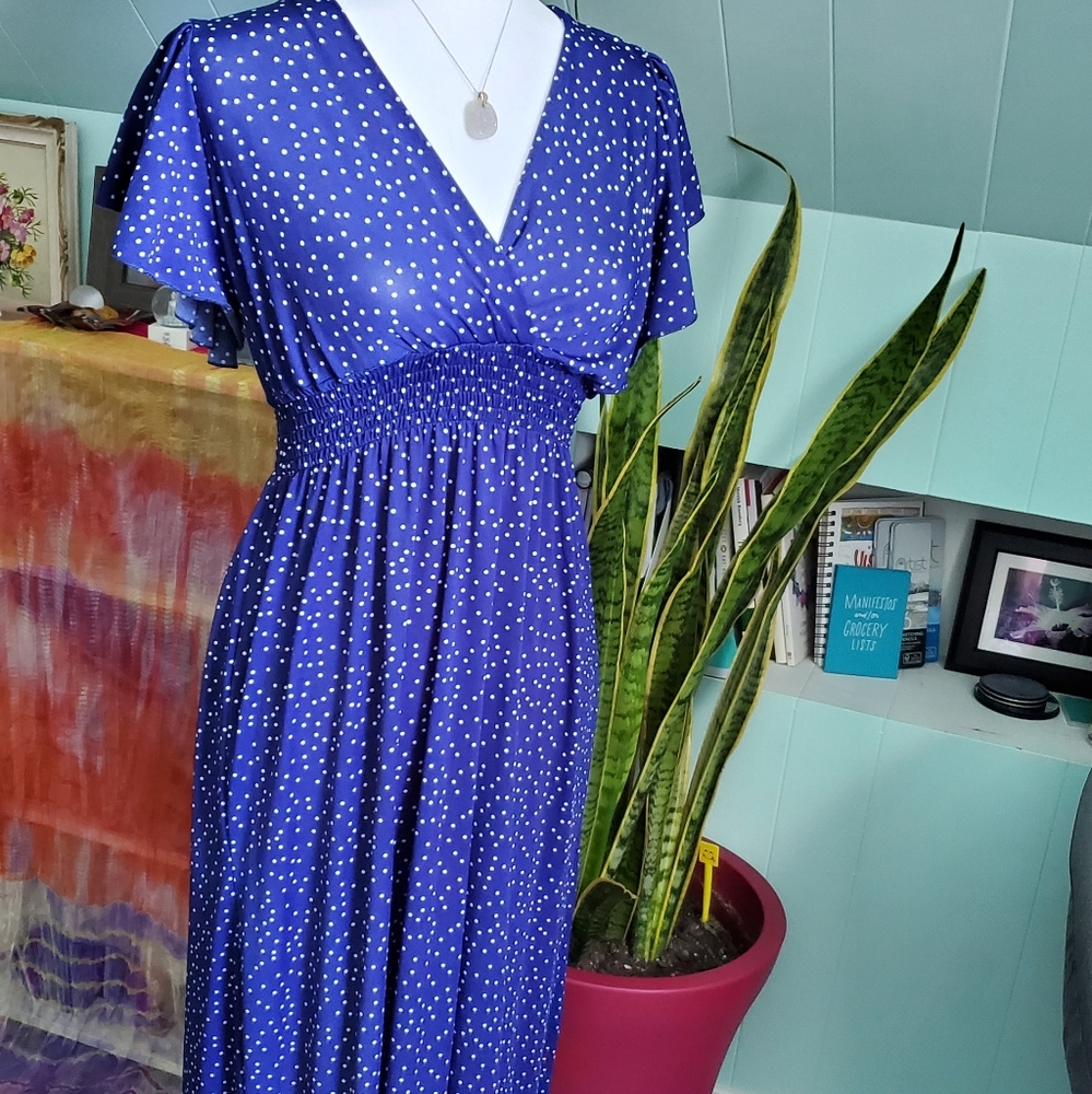 💙🤍 polka-dot floor-length dress 👗